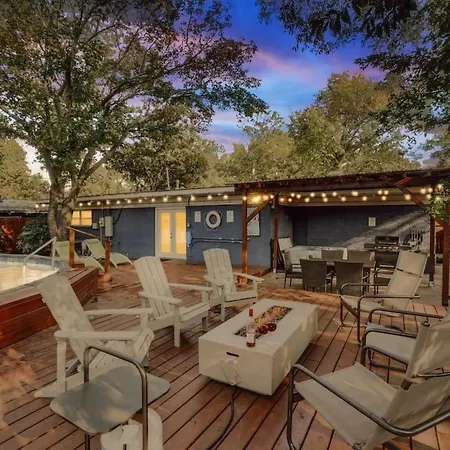 Villa Vibrant House W Great Backyard Pool And Jacuzzi